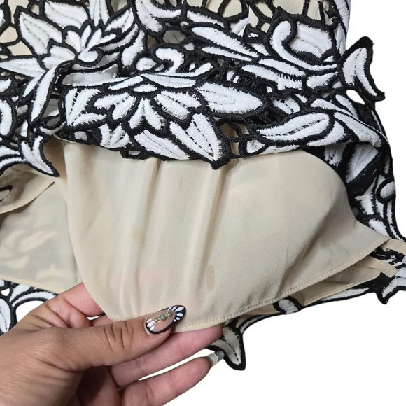 Alice + Olivia Embroidered Black & White Short Sleeve Top - Picture 7 of 9